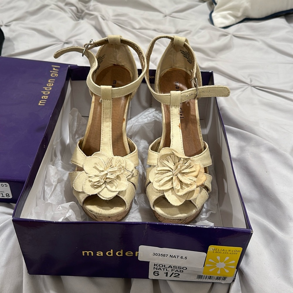 Madden Girl Flower Wedge